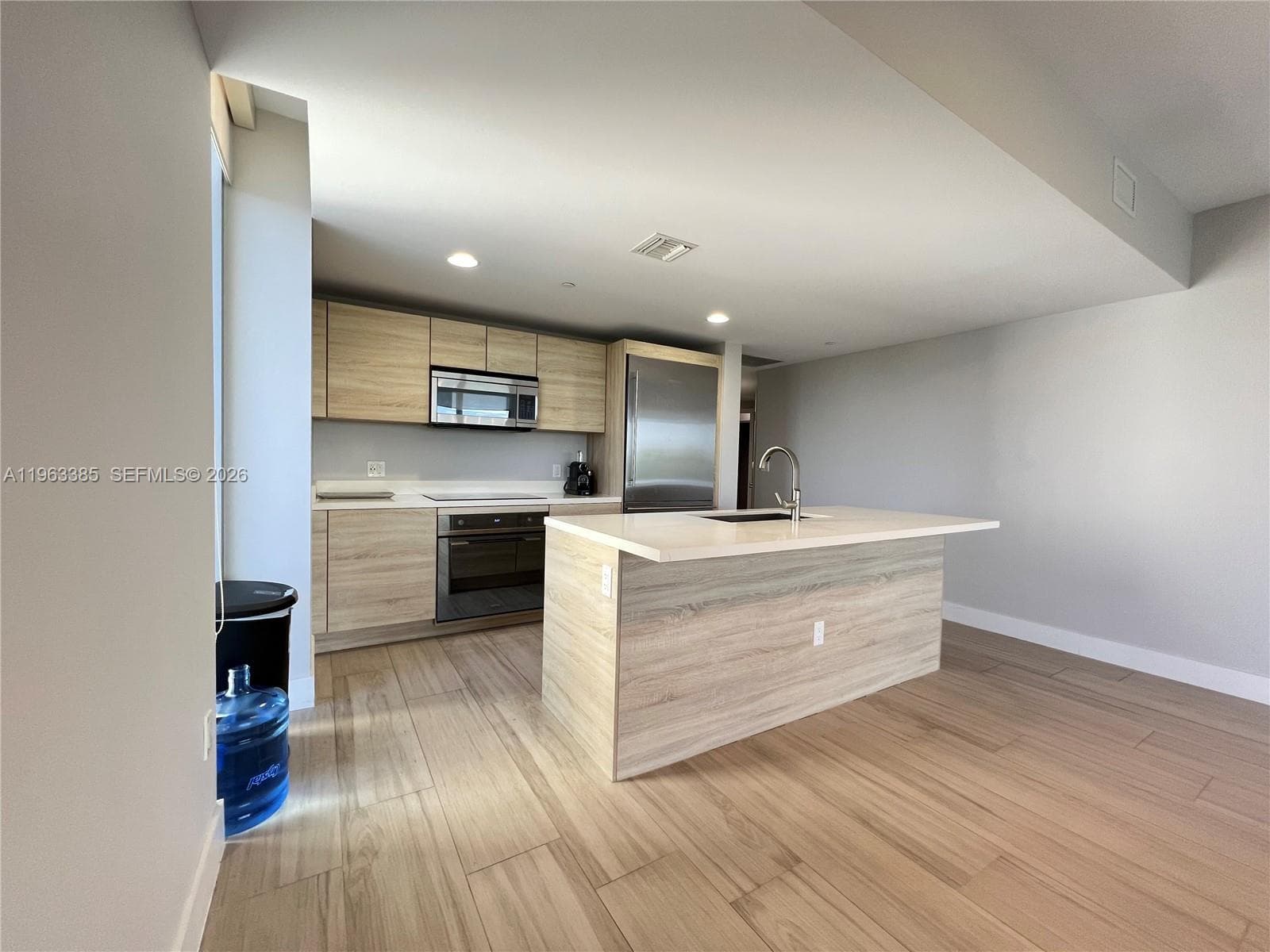 16385 Biscayne Blvd # 607, North Miami Beach, FL 33160 photo 5