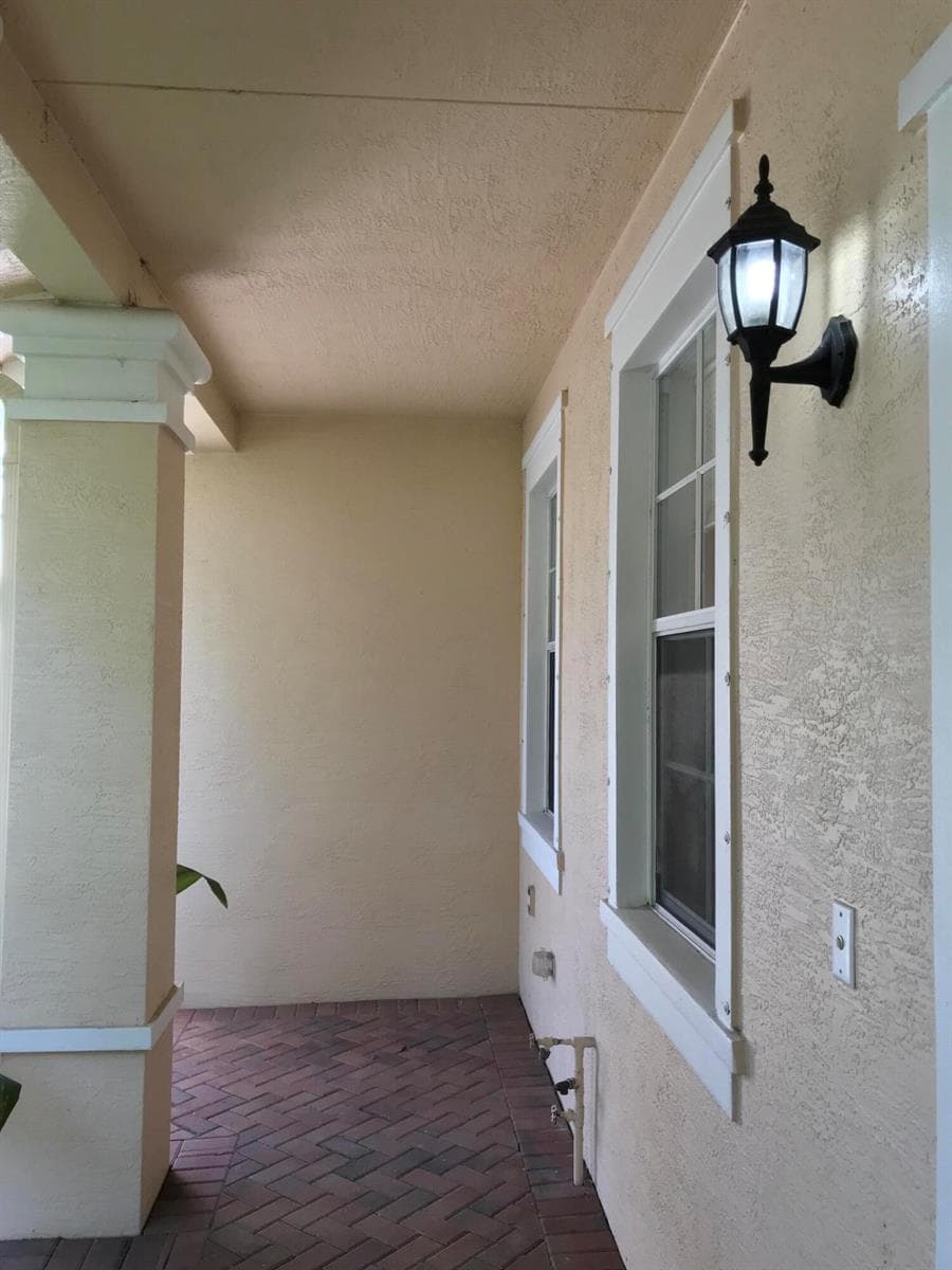 141 E Thatch Palm Circle, Jupiter, FL 33458 photo 2