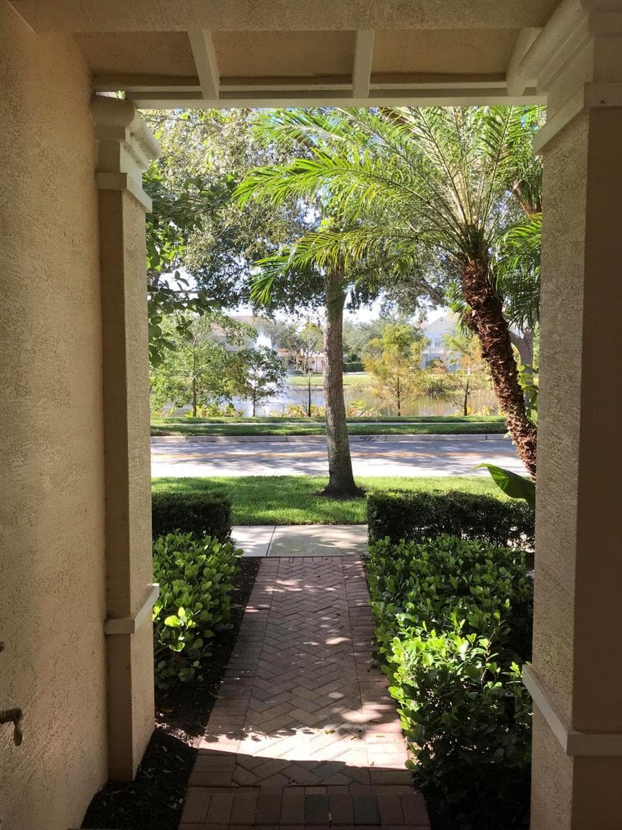 141 E Thatch Palm Circle, Jupiter, FL 33458 photo 3