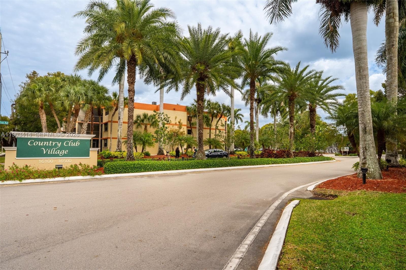 16475 Golf Club Rd # 307, Weston, FL 33326 photo 2