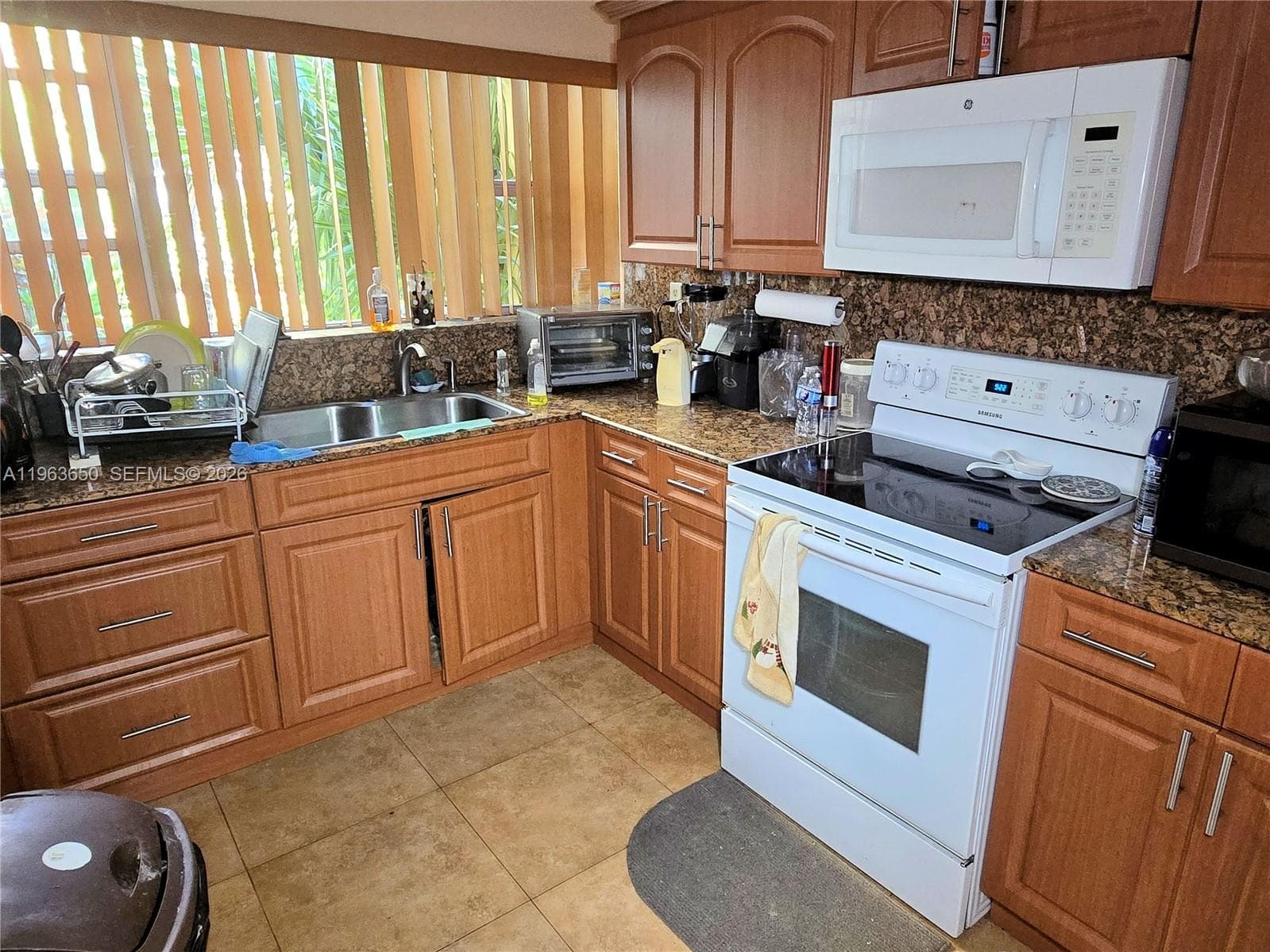940 NE 199th St # 114, Miami, FL 33179 photo 3