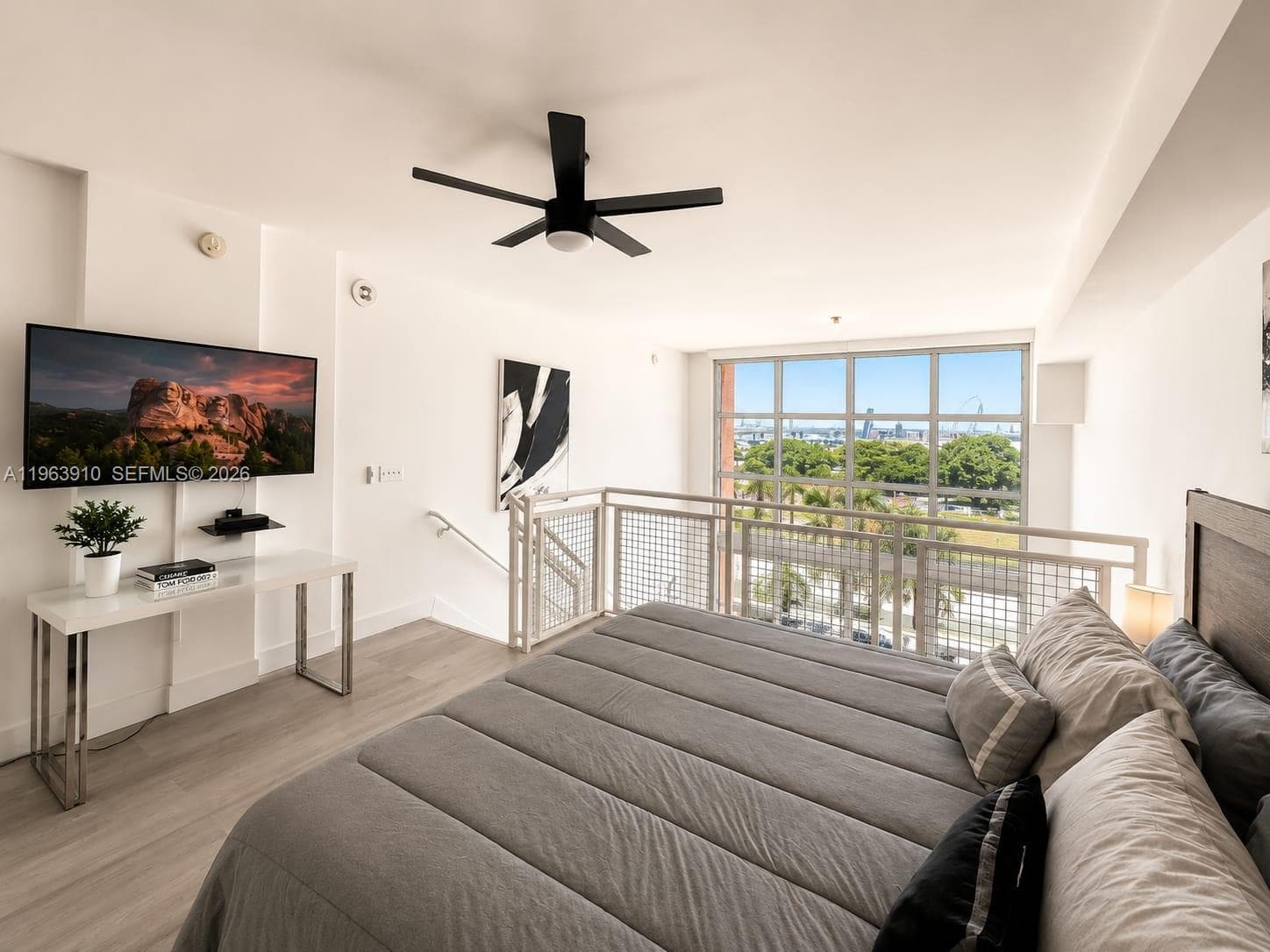 253 NE 2nd St # 433, Miami, FL 33132 photo 4