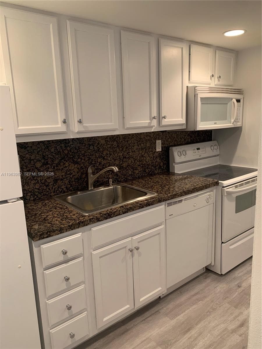 290 Sunrise Dr # 304, Key Biscayne, FL 33149 photo 2