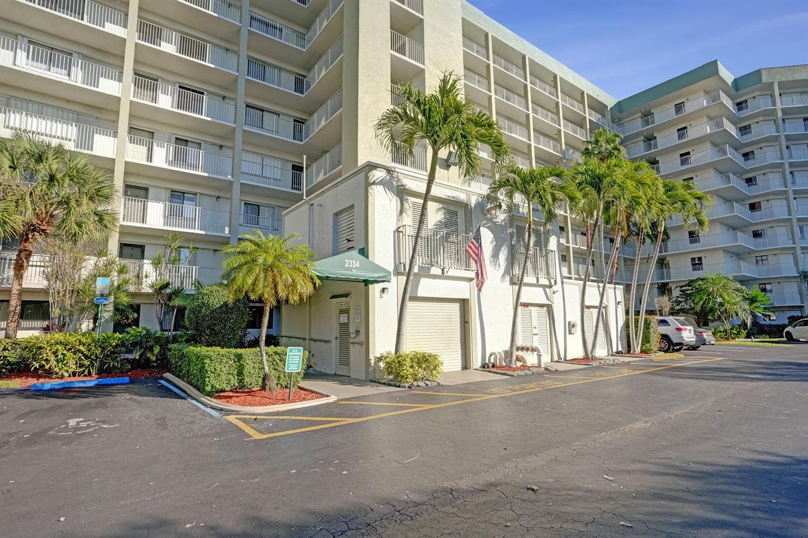 2334 S Cypress Bend Drive # 907, Pompano Beach, FL 33069 photo 2