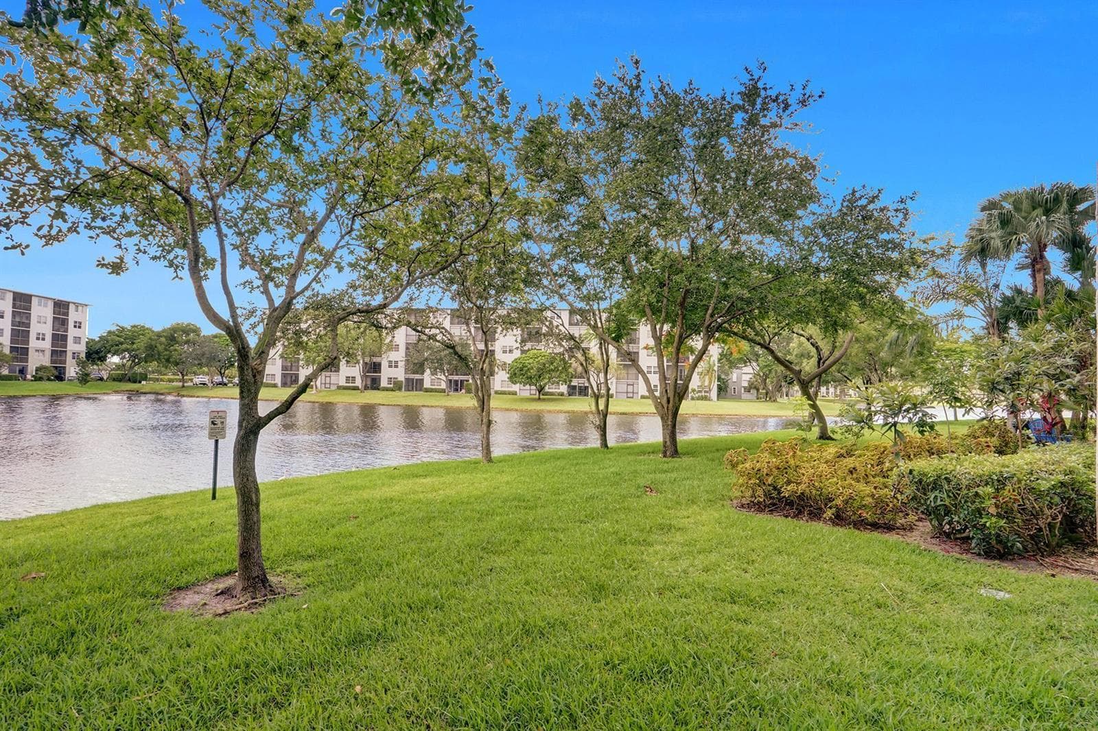 2334 S Cypress Bend Drive # 907, Pompano Beach, FL 33069 photo 4