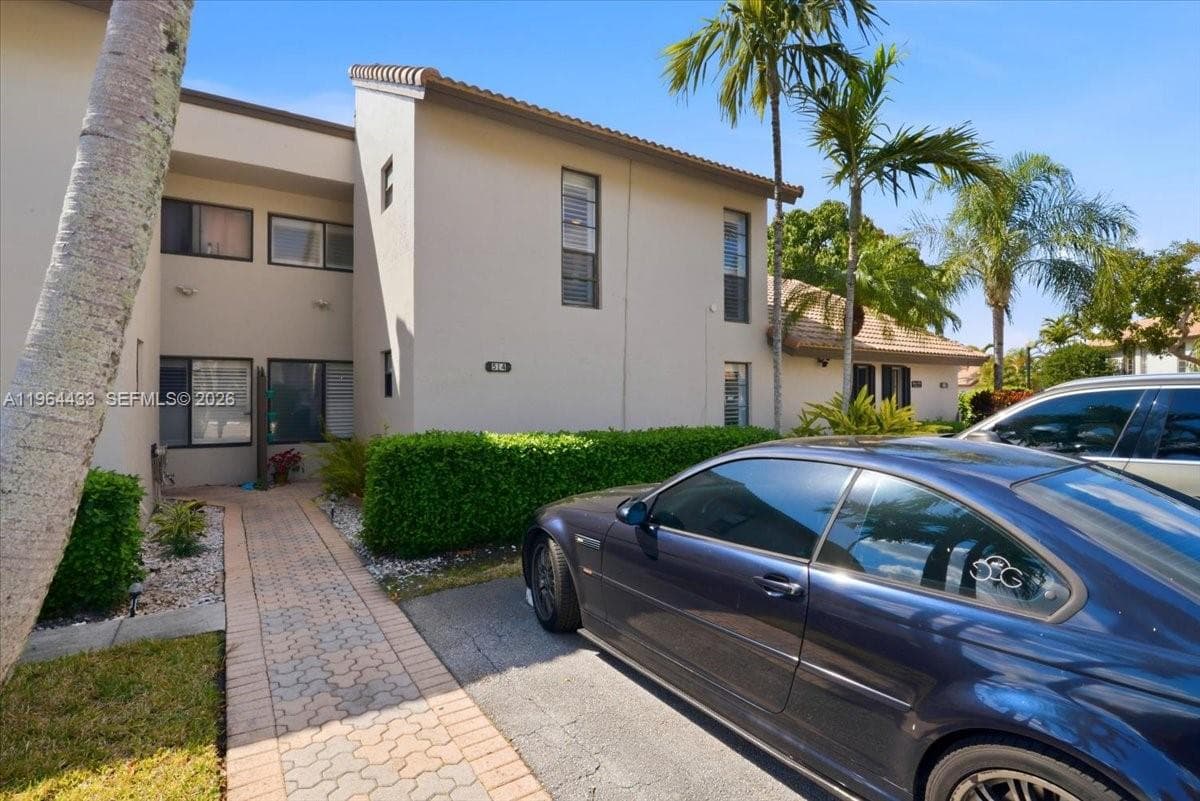 958 Mockingbird Ln # 514, Plantation, FL 33324 photo 3