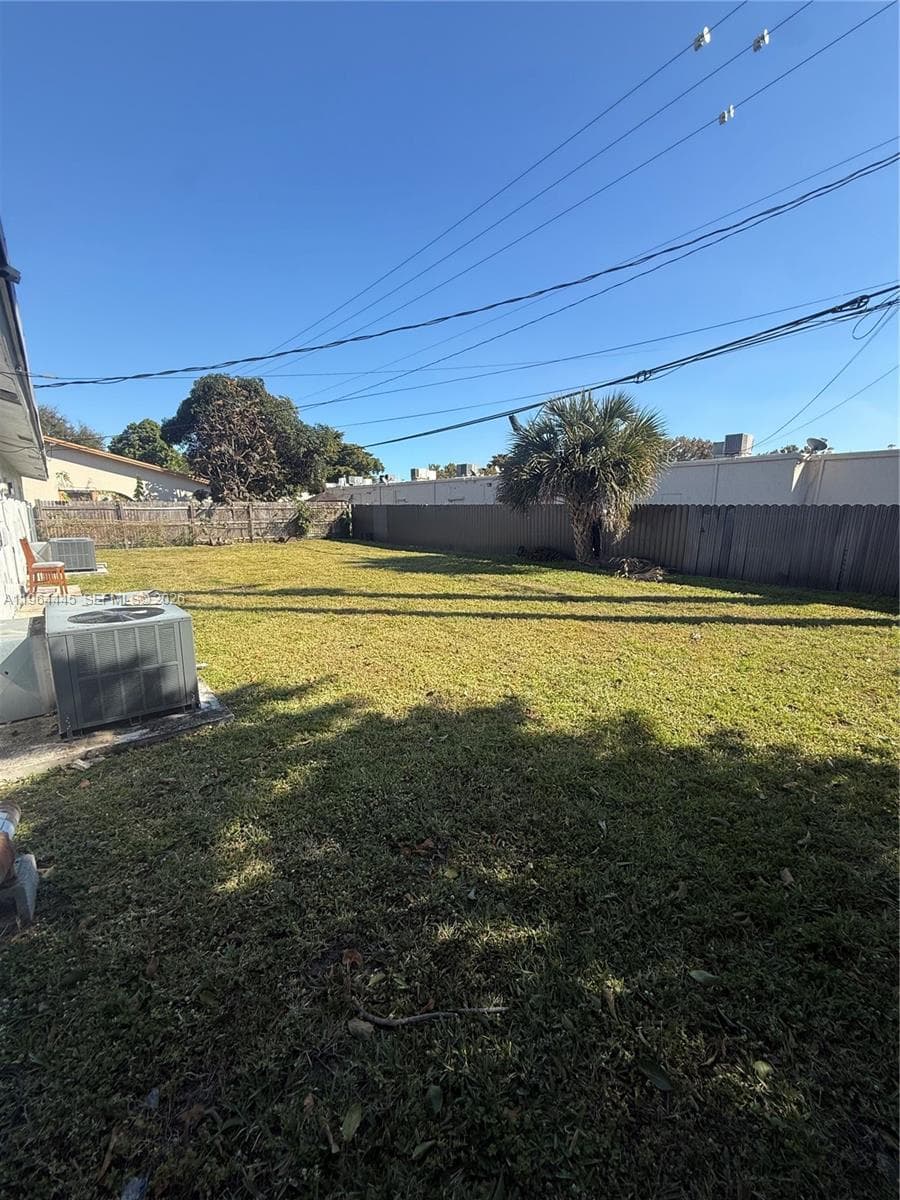 310 NE 38th St, Deerfield Beach, FL 33064 photo 3
