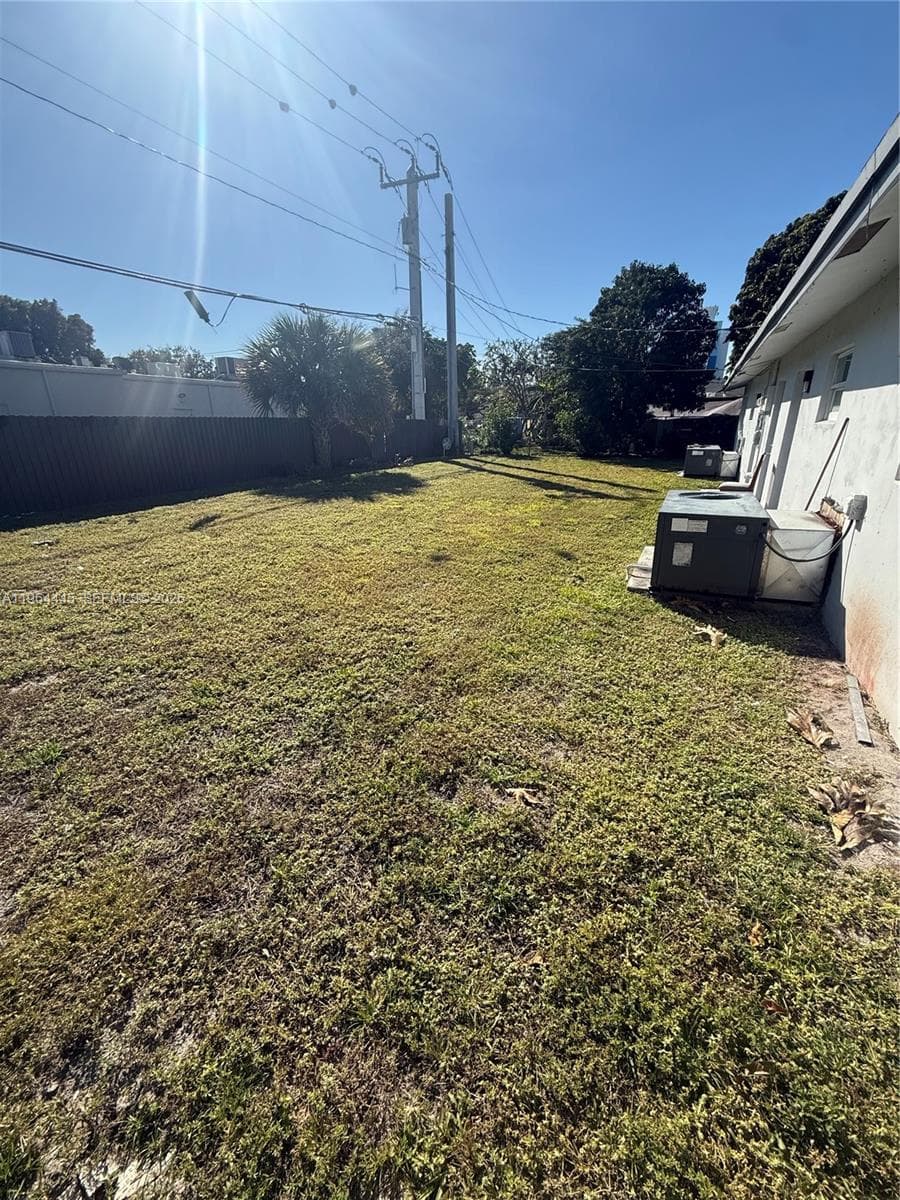 310 NE 38th St, Deerfield Beach, FL 33064 photo 4