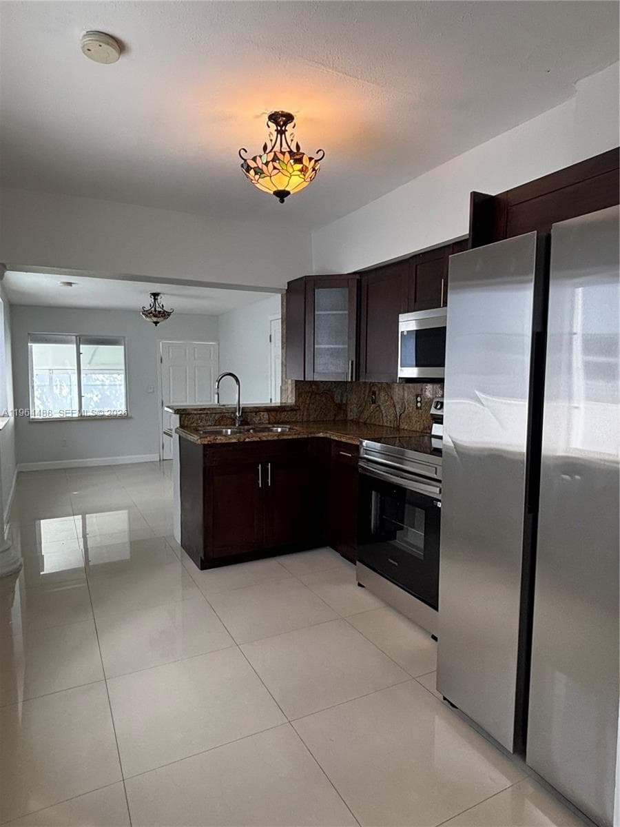 6823 SW 25th St, Miami, FL 33155 photo 2