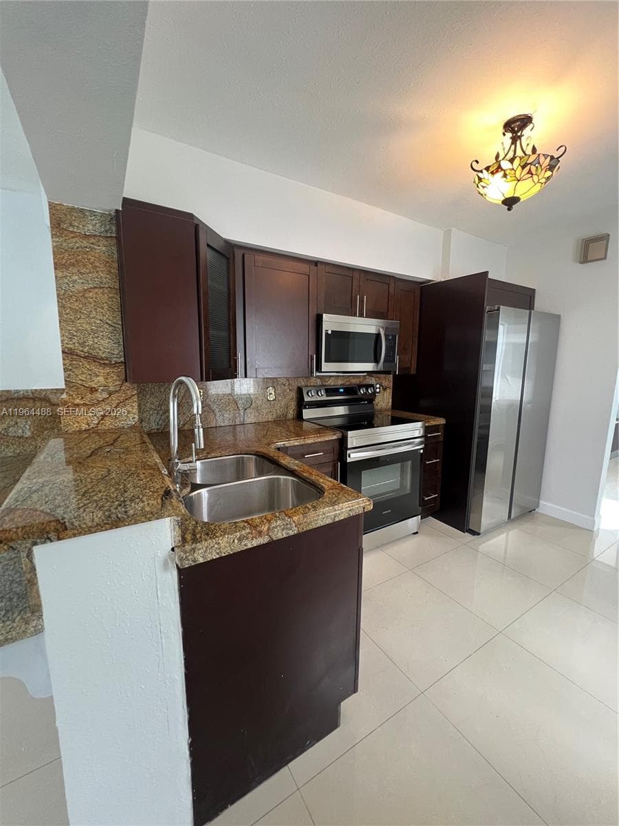 6823 SW 25th St, Miami, FL 33155 photo 4