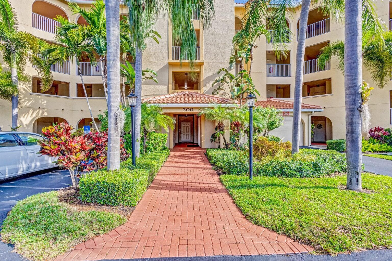 300 Uno Lago Drive # 305, Juno Beach, FL 33408 photo 2