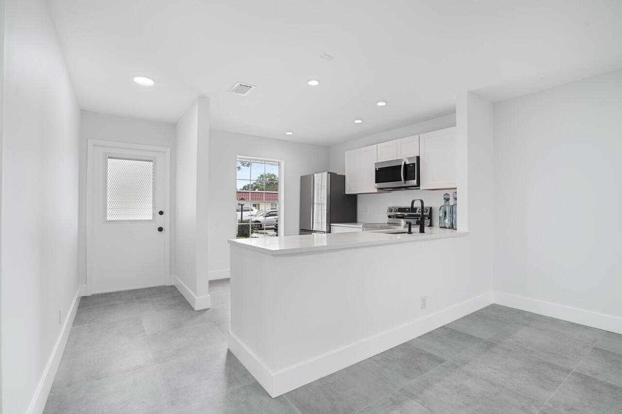 737 Nantucket Circle # B, Lake Worth, FL 33467 photo 2