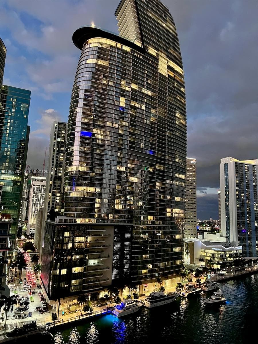 475 Brickell Ave # 1715, Miami, FL 33131 photo 2