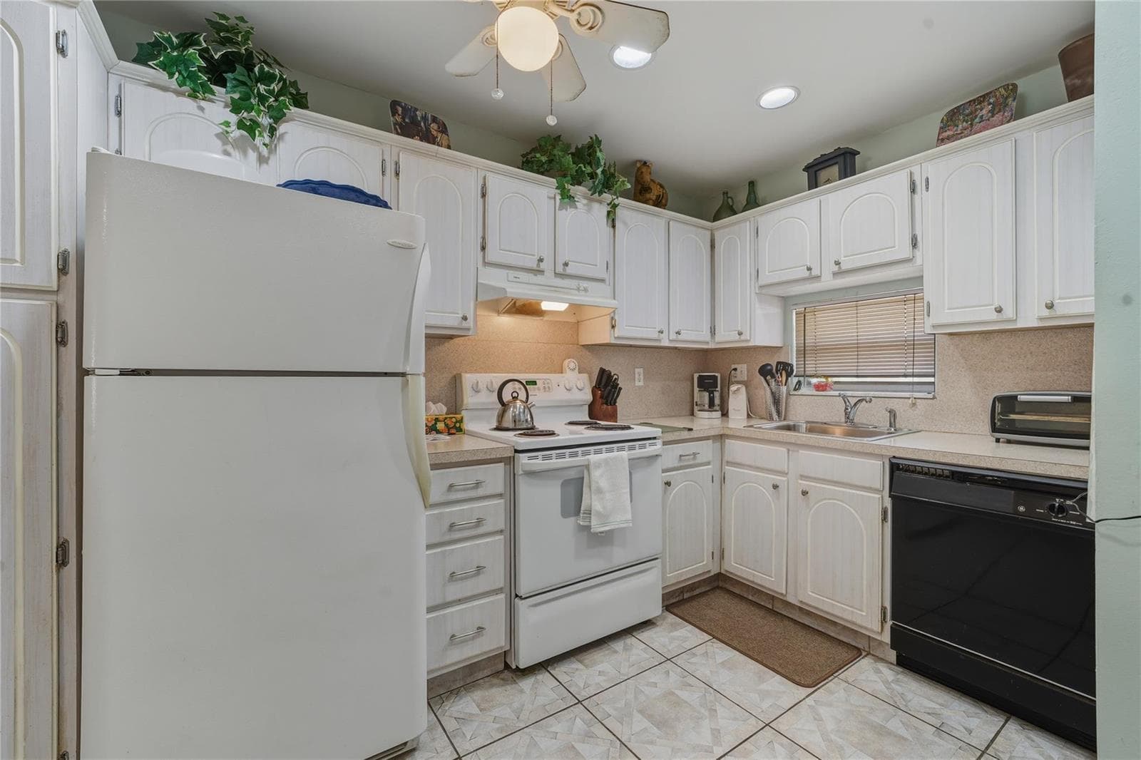 691 S Hollybrook Drive # 304, Pembroke Pines, FL 33025 photo 2