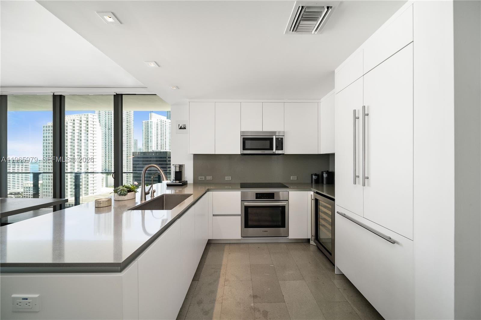 68 SE 6th St # 1201, Miami, FL 33131 photo 2