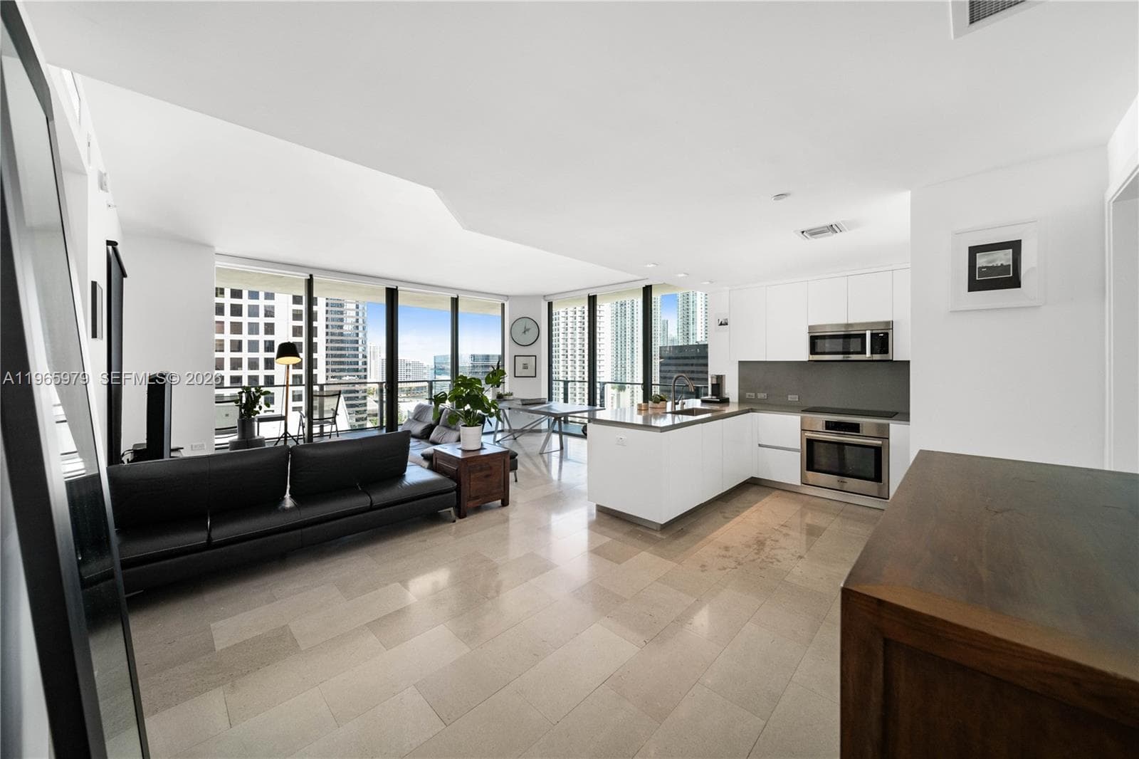 68 SE 6th St # 1201, Miami, FL 33131 photo 4