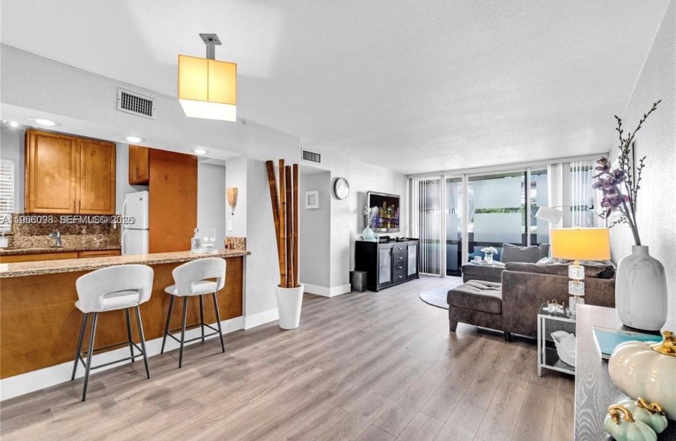 830 NW 87th Ave # 303, Miami, FL 33172