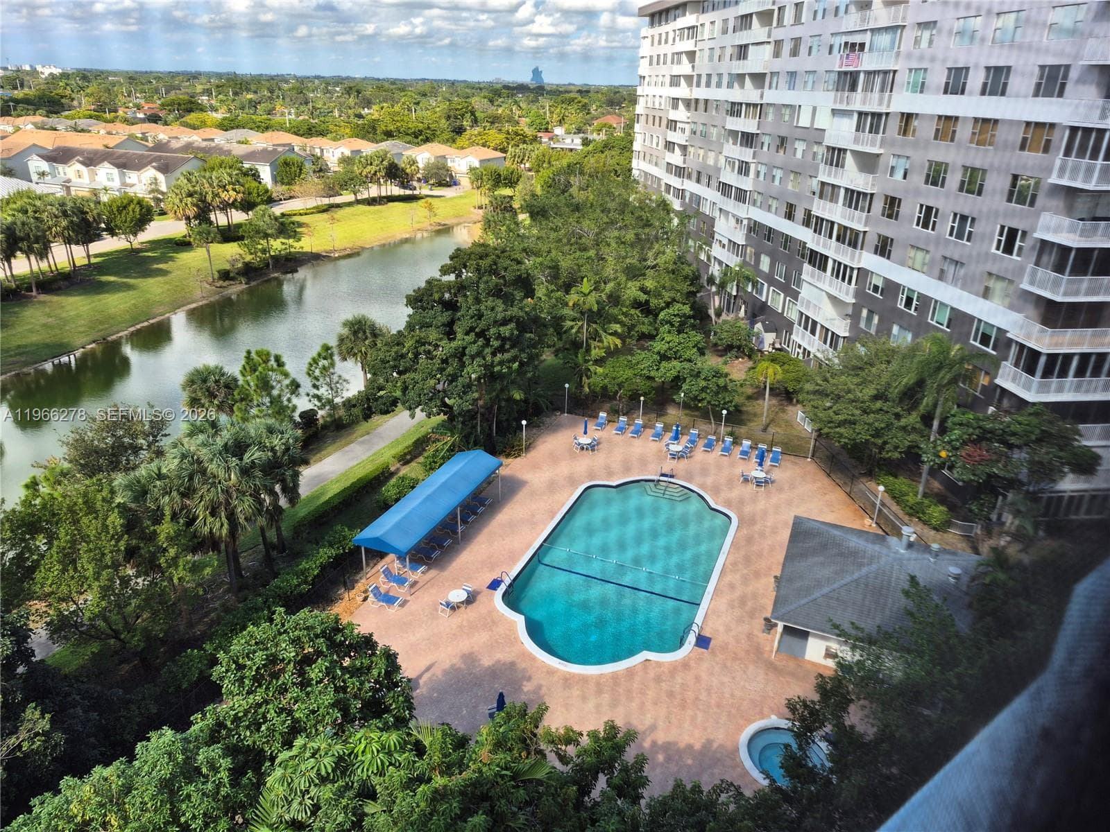 4001 Hillcrest Dr # 416, Hollywood, FL 33021 photo 3