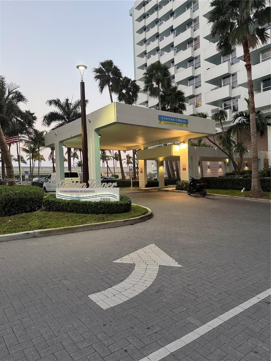 2899 Collins Ave # 936, Miami Beach, FL 33140 photo 2