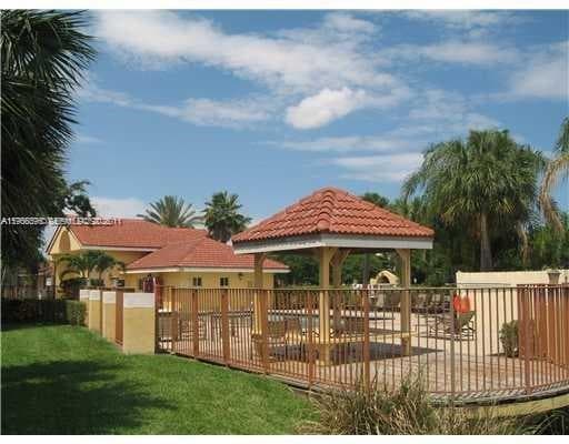 7610 Westwood Dr # 120, Tamarac, FL 33321 photo 5