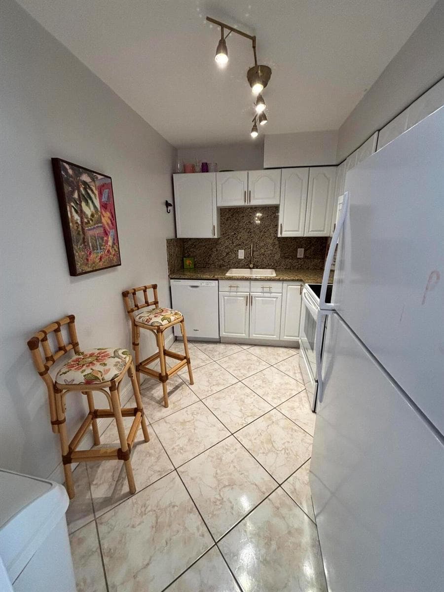 510 Prosperity Farms Road # 8b, North Palm Beach, FL 33408 photo 3