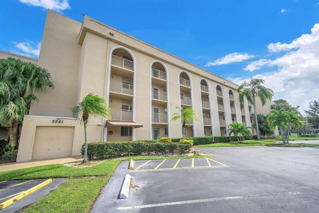 3231 Holiday Springs Boulevard # 105, Margate, FL 33063 photo 2