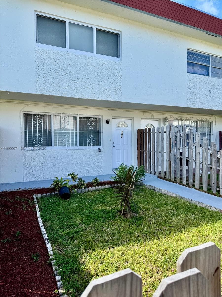 1481 NE 150th St # 102, Miami, FL 33161 photo 2
