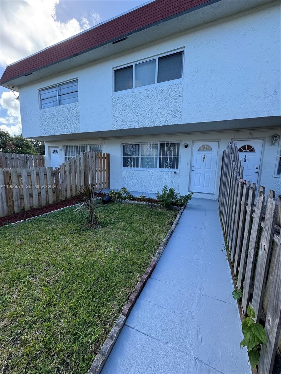 1481 NE 150th St # 102, Miami, FL 33161 photo 3