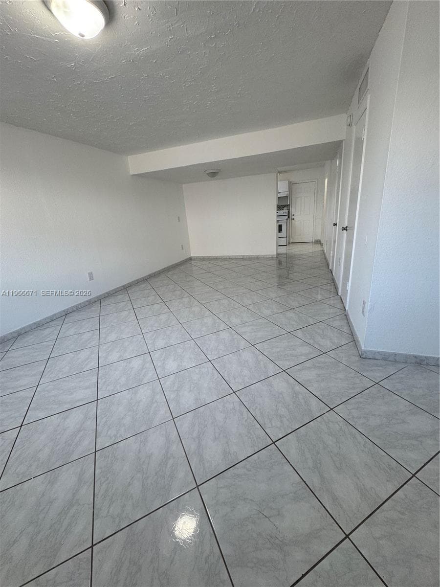 1481 NE 150th St # 102, Miami, FL 33161 photo 5