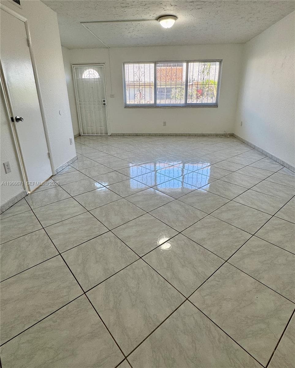1481 NE 150th St # 102, Miami, FL 33161 photo 4