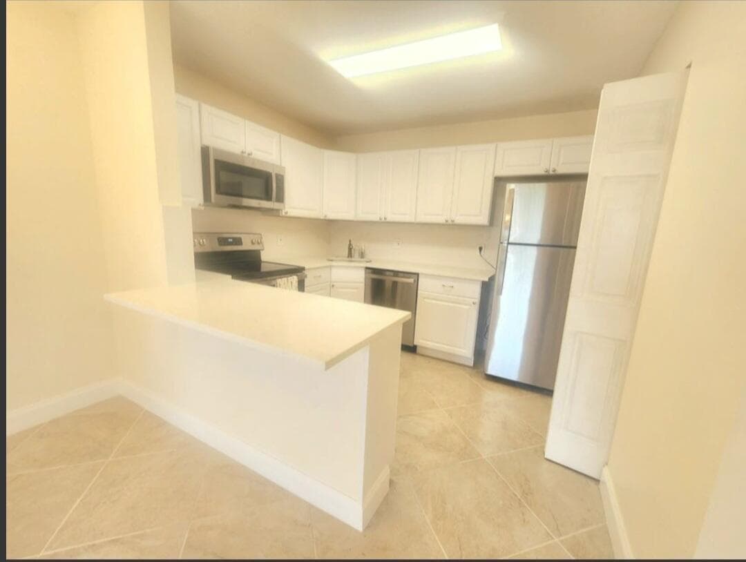 209 Pine Hov Circle # B-2, FL 33463 photo 5