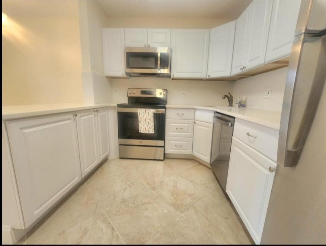 209 Pine Hov Circle # B-2, FL 33463 photo 4