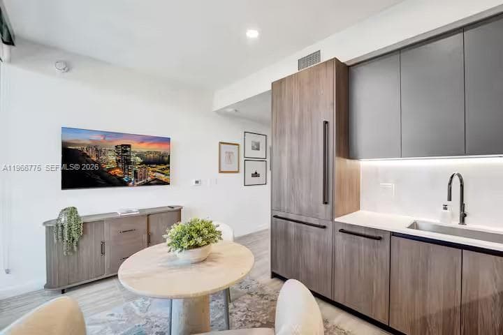 580 72nd St # 705, Miami Beach, FL 33141 photo 4
