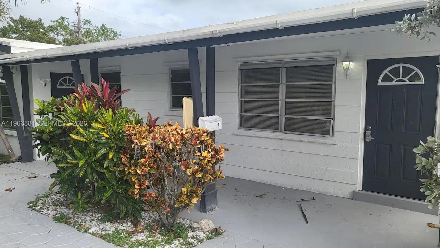 821 NE 6th St # 1, Hallandale Beach, FL 33009