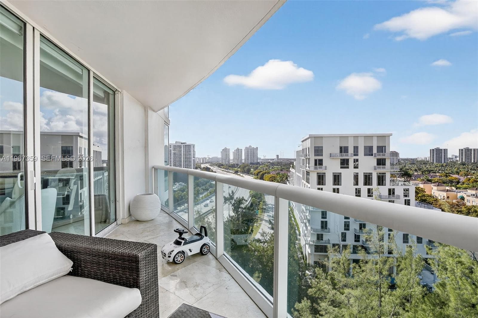 19400 Turnberry Way # 1012, Aventura, FL 33180 photo 2