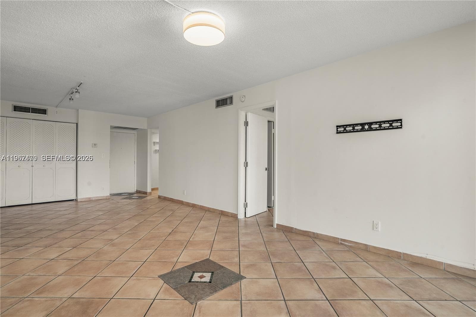 20500 W Country Club Dr # 607, Aventura, FL 33180 photo 4