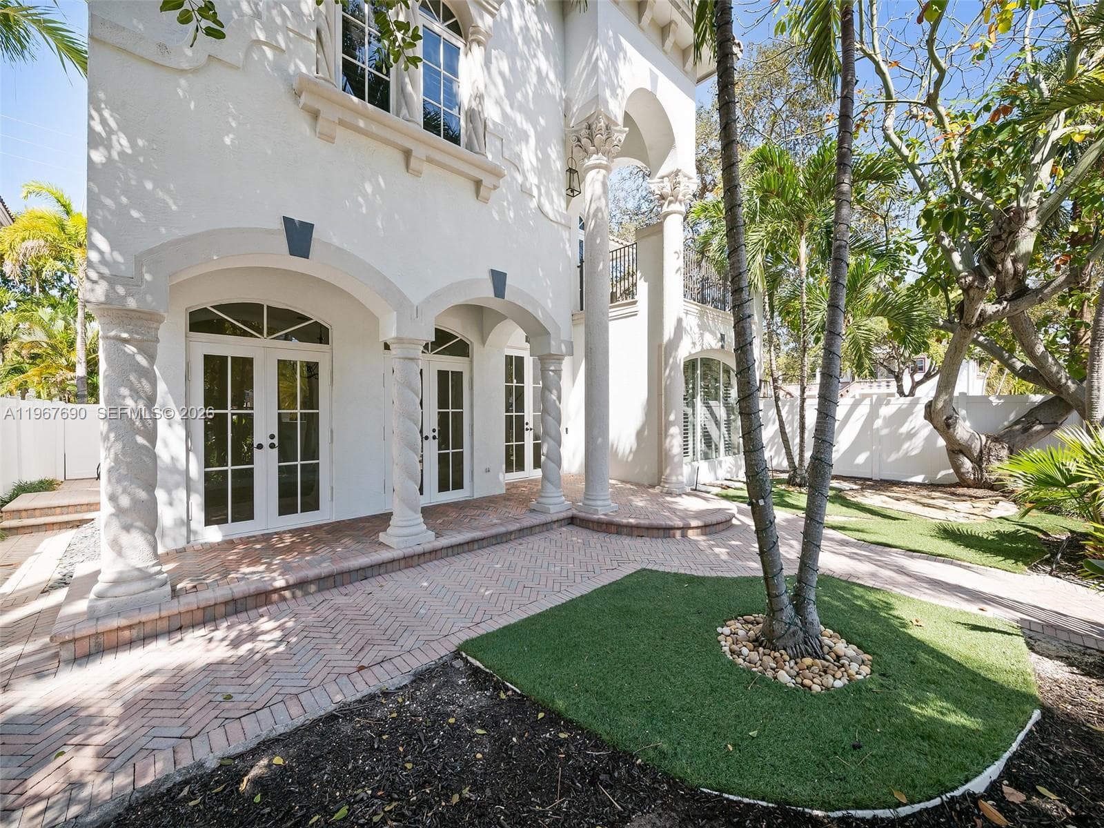 827 SE 2nd Ct, Fort Lauderdale, FL 33301 photo 2