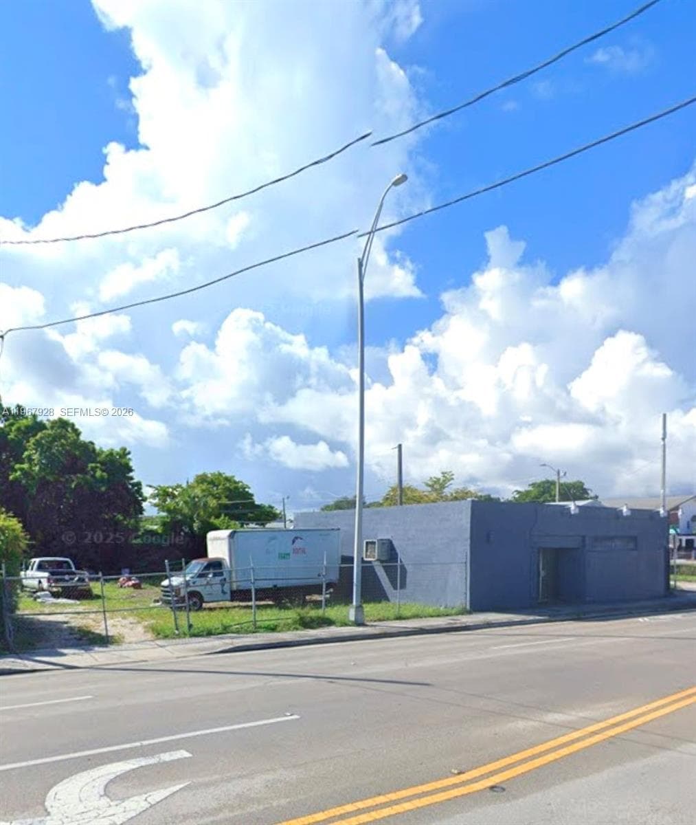 1222 NW 59th St, Miami, FL 33142 photo 2