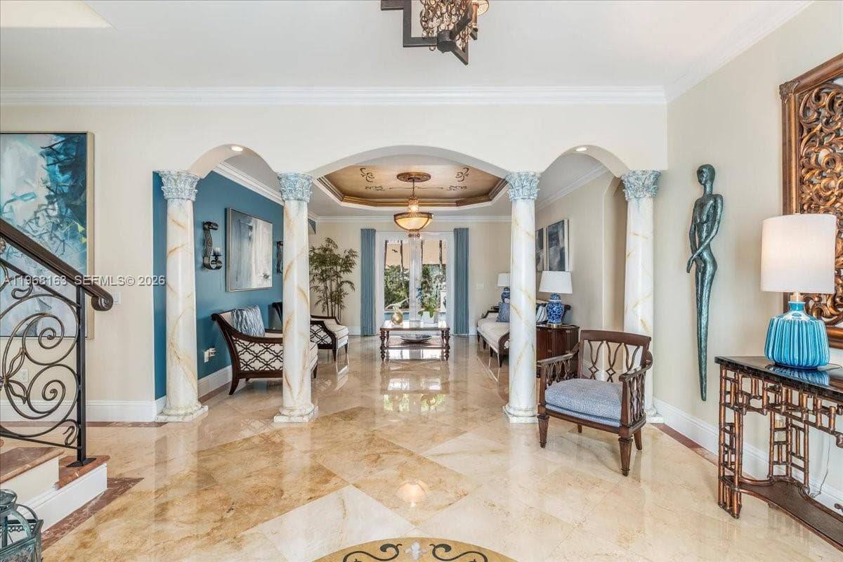 7851 NW 166th Ter, Miami Lakes, FL 33016 photo 2