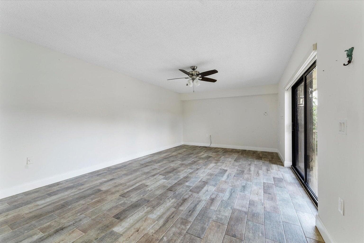 557 Green Springs Place, West Palm Beach, FL 33409 photo 2