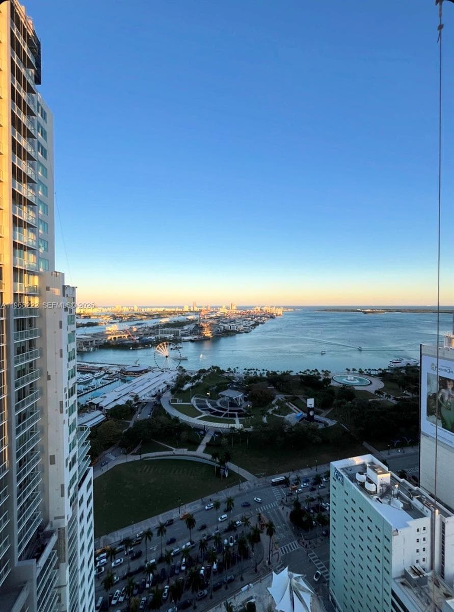253 NE 2nd St # 3903, Miami, FL 33132 photo 2