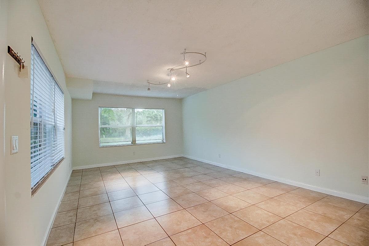 44 Essex Court # B, Royal Palm Beach, FL 33411 photo 3