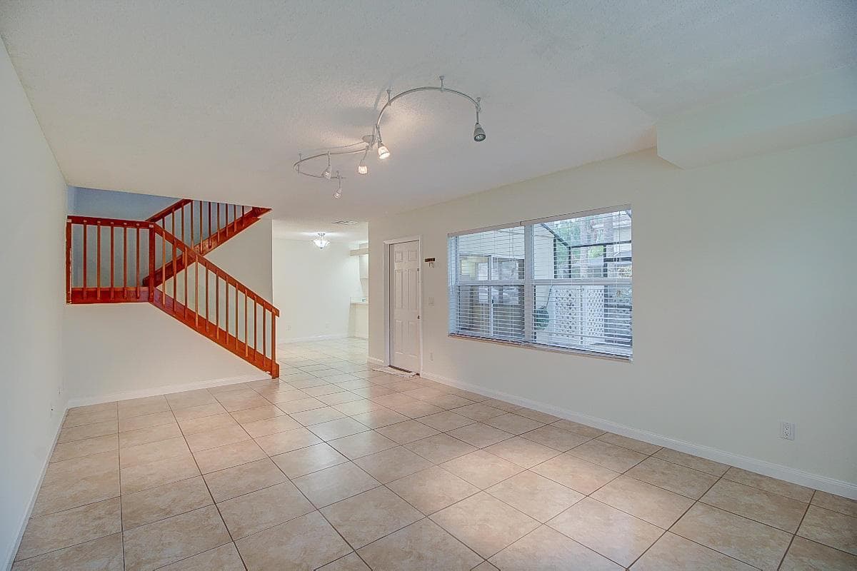 44 Essex Court # B, Royal Palm Beach, FL 33411 photo 5