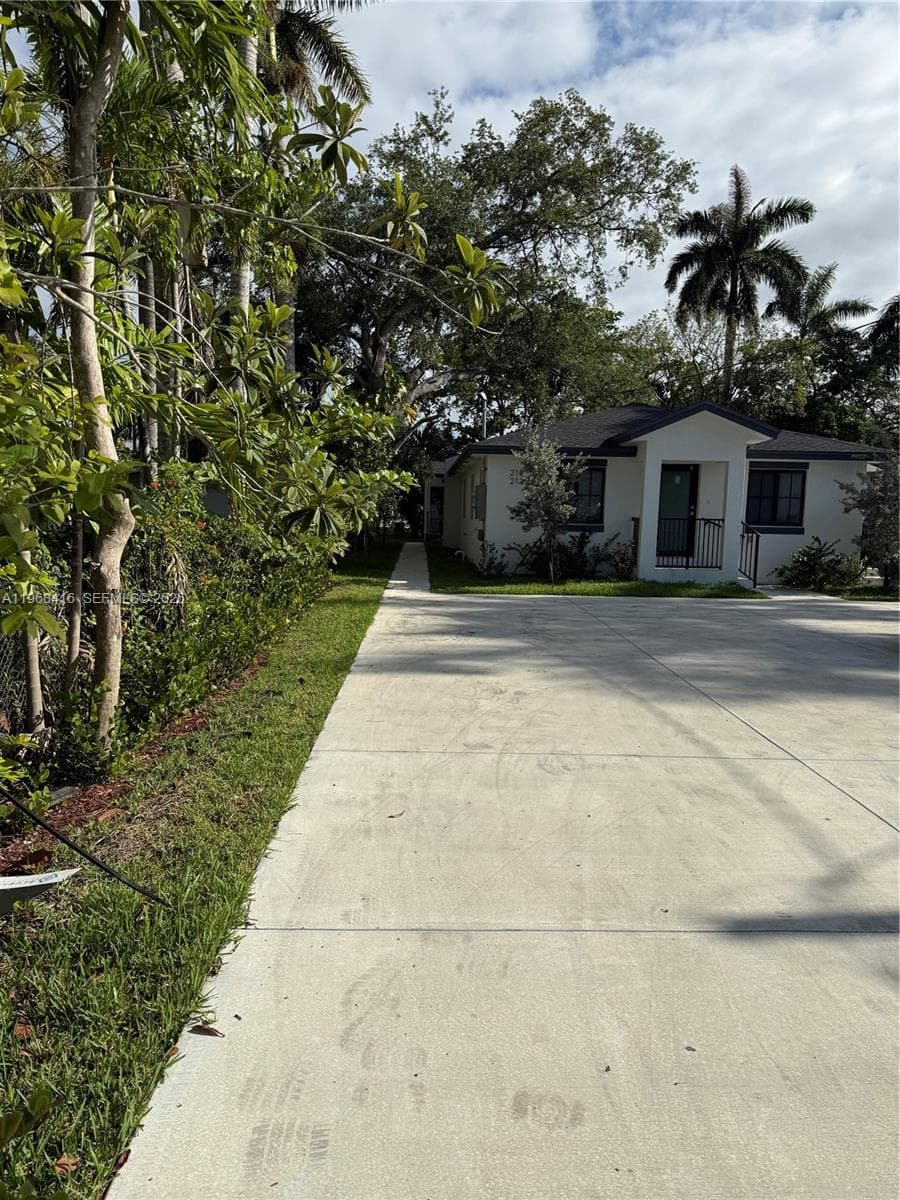 210 SW 3rd St, Florida City, FL 33034 photo 3