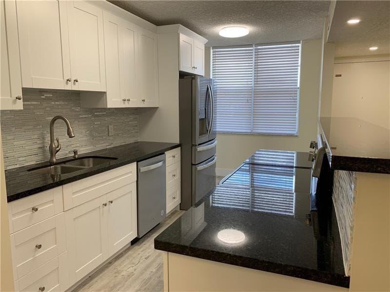 250 Jacaranda Drive # 203, Plantation, FL 33324 photo 2