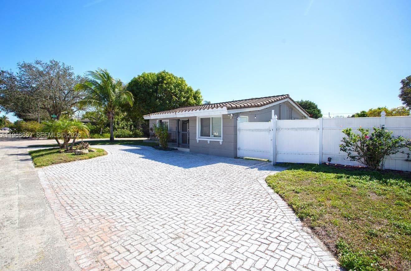 2450 NE 18th St, Pompano Beach, FL 33062 photo 5