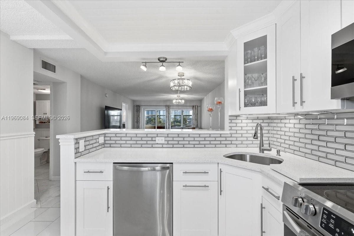 3201 NE 8th St # 405, Pompano Beach, FL 33062 photo 3