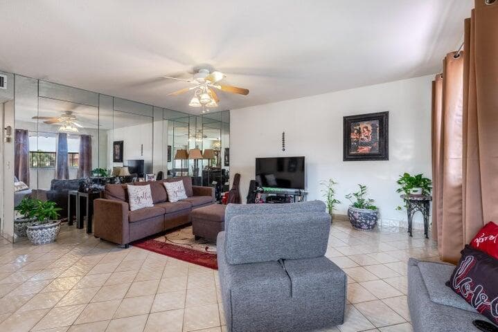 657 Brittany N, Delray Beach, FL 33446 photo 4