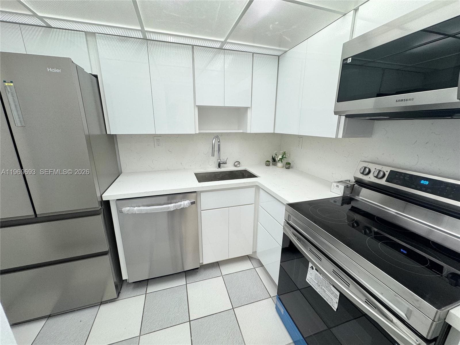 2899 Collins Ave # 740, Miami Beach, FL 33140 photo 2