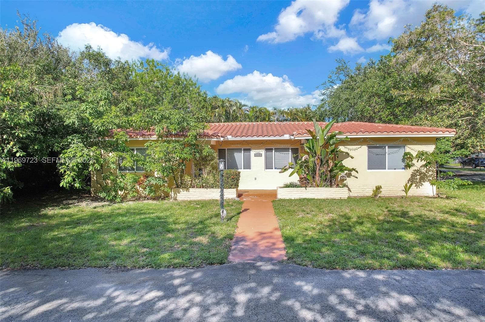 11919 NE 8th Ave, Biscayne Park, FL 33161 photo 2